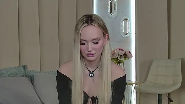Snapshot of JuliaHotty_ chatting on 04-22-26, 05:36 JuliaHotty online show from 04-22-26, 05:36