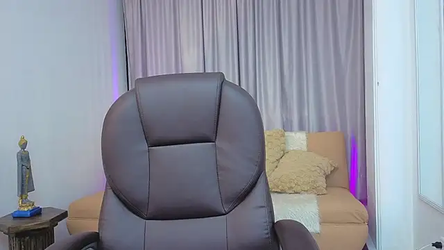 Thalia parkerr  online show from 04-18-26, 12:09