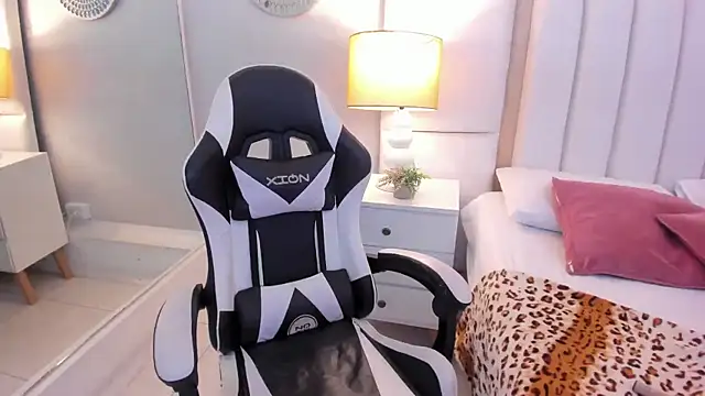 EllaEvanzz online show from 03-07-26, 02:30