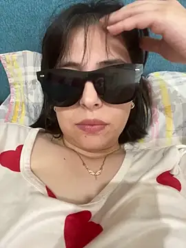 Snapshot of edeece chatting on 03-05-26, 04:19 edeece online show from 03-05-26, 04:19