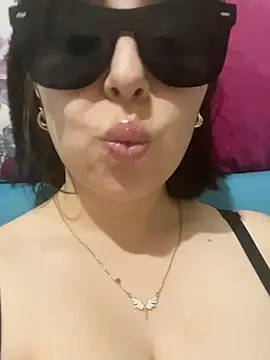 Snapshot of edeece chatting on 03-05-26, 06:04 edeece online show from 03-05-26, 06:04