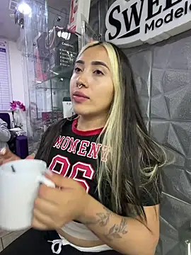 ManuelaVeeleez online show from 07-04-26, 03:02