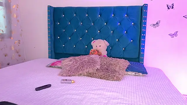Snapshot of _Scarlett-1_ chatting on 03-06-26, 12:45 Scarlett-1 online show from 03-06-26, 12:45