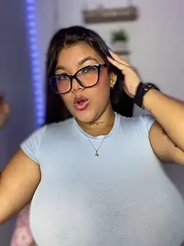Snapshot of michellesexxxy3 chatting on 05-14-26, 03:35 michellesexxxy3 online show from 05-14-26, 03:35