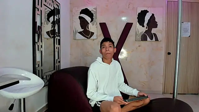 SKINNY BOYXXX online show from 04-21-26, 07:14