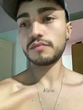 Snapshot of Lucasss2204 chatting on 03-16-26, 05:44 Lucasss2204 online show from 03-16-26, 05:44