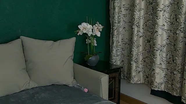 SkinnyNatty online show from 04-21-26, 03:57