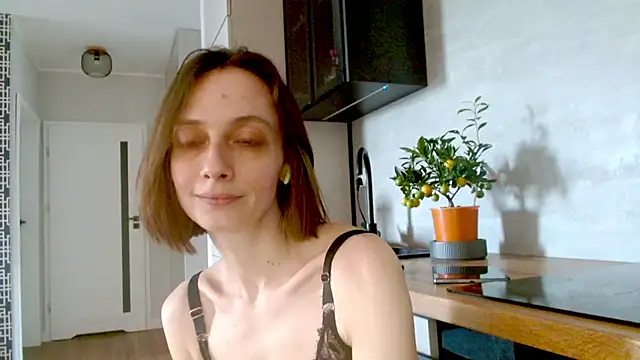 Snapshot of misssweet chatting on 05-11-26, 04:04 misssweet online show from 05-11-26, 04:04