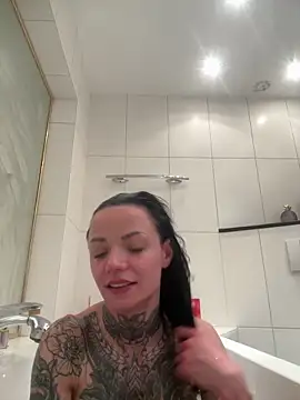 SkinnyLilly online show from 05-01-26, 10:58
