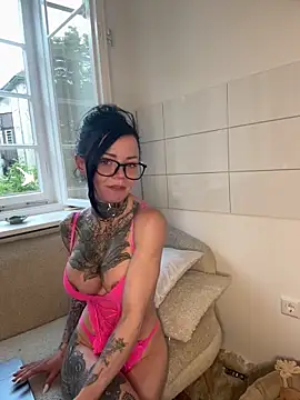 SkinnyLilly online show from 05-22-26, 06:46