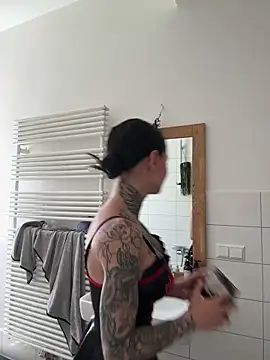 SkinnyLilly online show from 06-06-26, 10:42