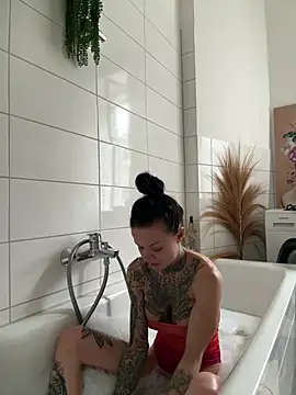 SkinnyLilly online show from 07-06-26, 12:24
