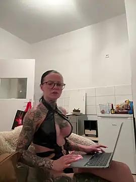 SkinnyLilly online show from 07-16-26, 08:48