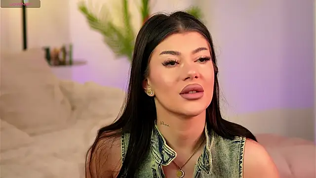 GoldenAlana online show from 03-12-26, 05:02