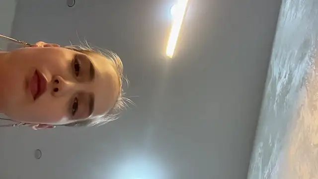 Snapshot of Angela_Rosssee chatting on 03-11-26, 02:12 Angela Rosssee online show from 03-11-26, 02:12