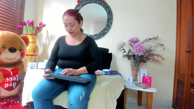 Maye Milf  online show from 03-25-26, 12:44