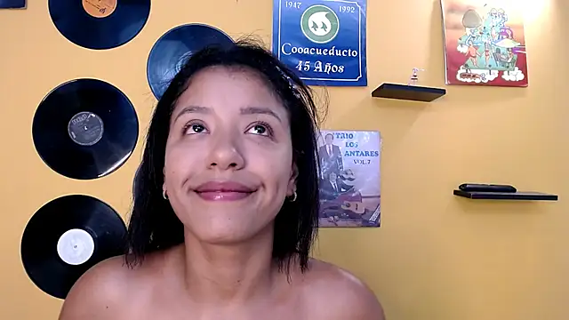 Snapshot of lilithevil32 chatting on 05-18-26, 04:07 lilithevil32 online show from 05-18-26, 04:07