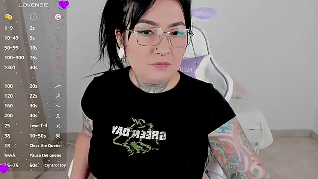 Snapshot of heeyy_kitty chatting on 04-05-26, 02:47 heeyy kitty online show from 04-05-26, 02:47