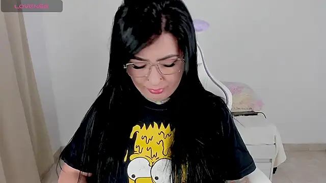 Snapshot of heeyy_kitty chatting on 04-06-26, 01:56 heeyy kitty online show from 04-06-26, 01:56