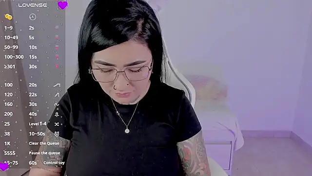Snapshot of heeyy_kitty chatting on 04-19-26, 10:12 heeyy kitty online show from 04-19-26, 10:12