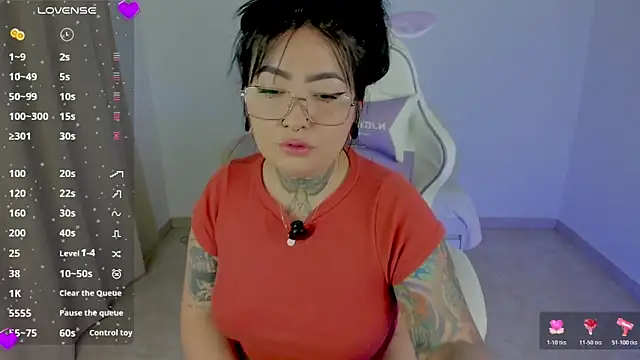Snapshot of heeyy_kitty chatting on 04-22-26, 08:10 heeyy kitty online show from 04-22-26, 08:10