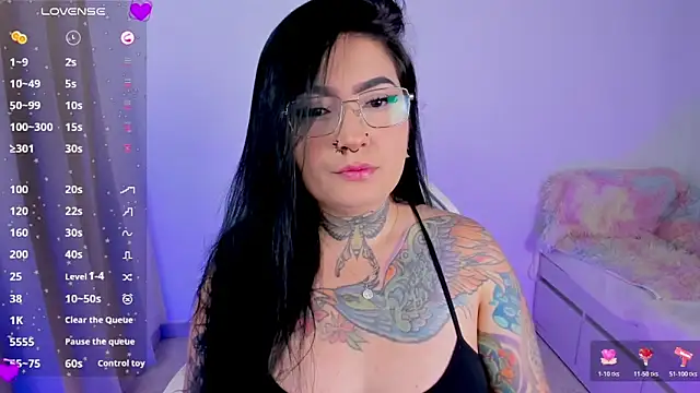 Snapshot of heeyy_kitty chatting on 04-30-26, 02:23 heeyy kitty online show from 04-30-26, 02:23
