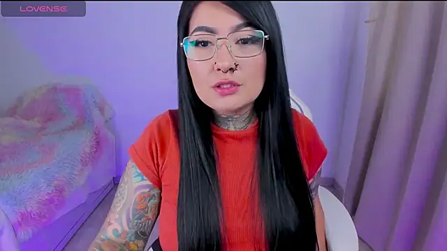 Snapshot of heeyy_kitty chatting on 05-15-26, 06:04 heeyy kitty online show from 05-15-26, 06:04