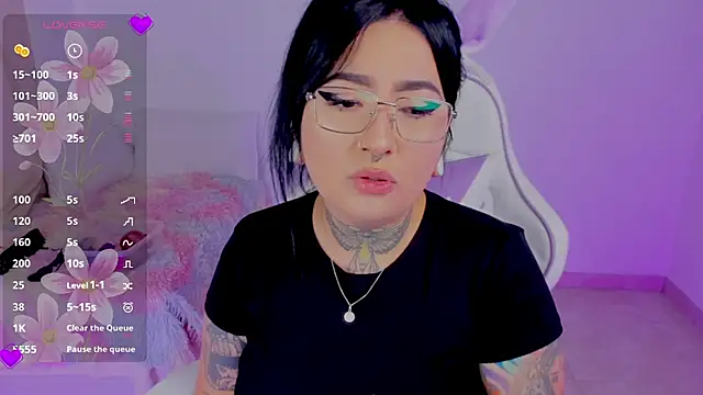 Snapshot of heeyy_kitty chatting on 07-28-26, 05:45 heeyy kitty online show from 07-28-26, 05:45