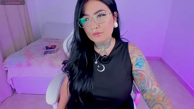 Snapshot of heeyy_kitty chatting on 08-01-26, 05:56 heeyy kitty online show from 08-01-26, 05:56