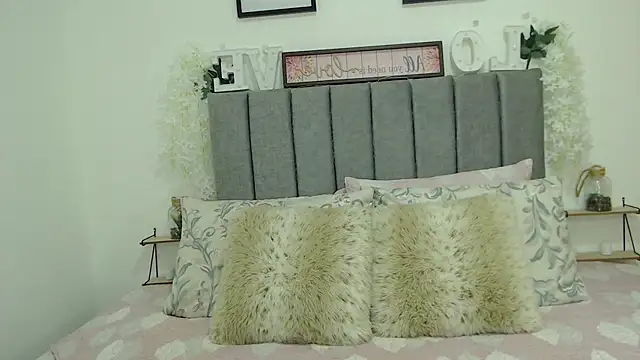 OliviaValentti online show from 03-28-26, 02:22