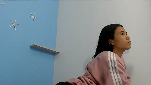 Snapshot of zoecute5817 chatting on 05-28-26, 01:36 zoecute5817 online show from 05-28-26, 01:36