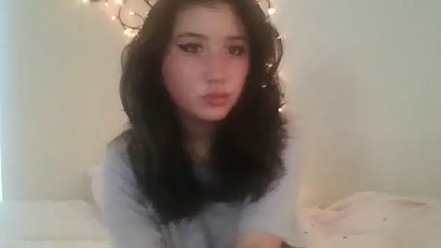 Snapshot of Silverbabyyy2007 chatting on 06-28-26, 01:22 Silverbabyyy2007 online show from 06-28-26, 01:22