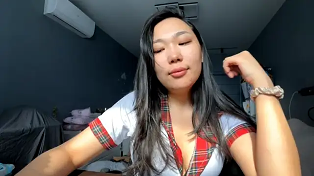 Snapshot of DrivenRitual chatting on 03-06-26, 01:46 DrivenRitual online show from 03-06-26, 01:46