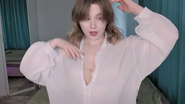 Snapshot of JennyHardy chatting on 07-28-26, 02:13 JennyHardy online show from 07-28-26, 02:13