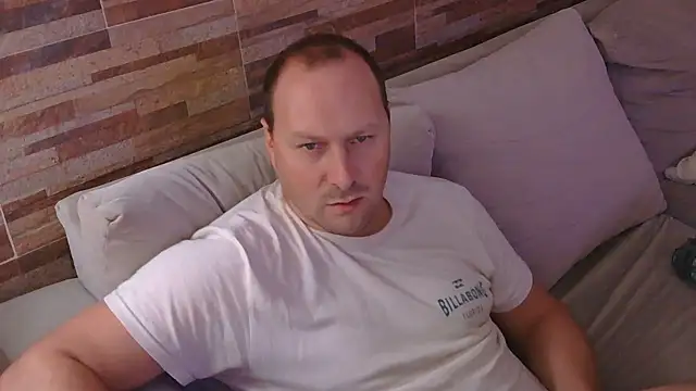 Snapshot of lustonfan chatting on 05-05-26, 02:03 lustonfan online show from 05-05-26, 02:03