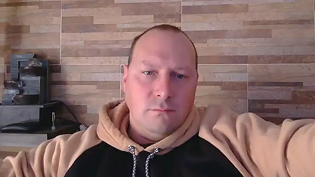Snapshot of lustonfan chatting on 05-18-26, 11:38 lustonfan online show from 05-18-26, 11:38