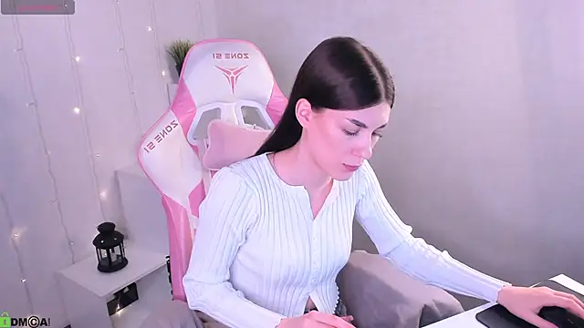 Snapshot of LunaRossaa chatting on 05-08-26, 01:22 LunaRossaa online show from 05-08-26, 01:22