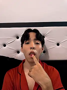 Lucca  555 online show from 03-25-26, 09:32