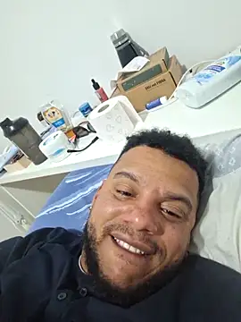 Snapshot of Cubanitos10 chatting on 03-11-26, 11:44 Cubanitos10 online show from 03-11-26, 11:44