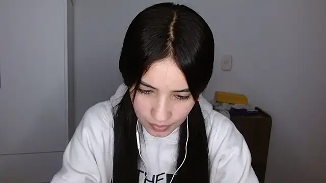 Lucy engel online show from 04-10-26, 12:49