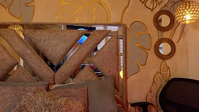 Tinocrow online show from 03-30-26, 03:02