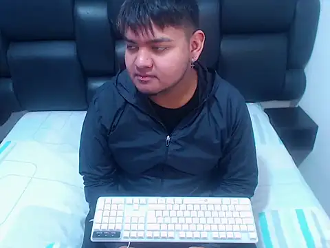 XNoahDeepThroatX online show from 04-08-26, 12:49