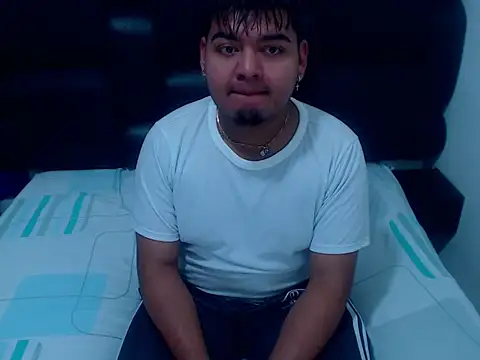 XNoahDeepThroatX online show from 04-15-26, 01:51