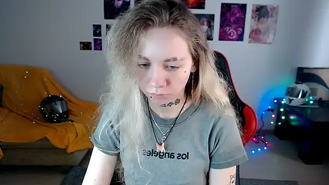 Nica Kawaii online show from 04-03-26, 08:34