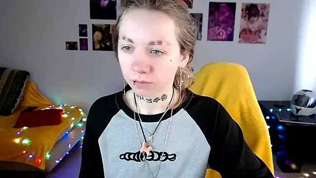 Nica Kawaii online show from 04-18-26, 10:19