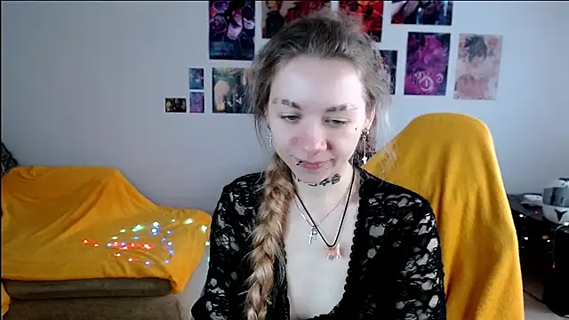 Snapshot of Nica_Kawaii chatting on 05-18-26, 04:07 Nica Kawaii online show from 05-18-26, 04:07