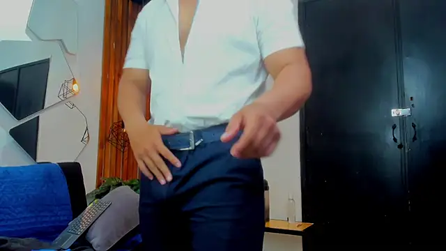 Snapshot of RomanCroft chatting on 03-28-26, 12:05 RomanCroft online show from 03-28-26, 12:05