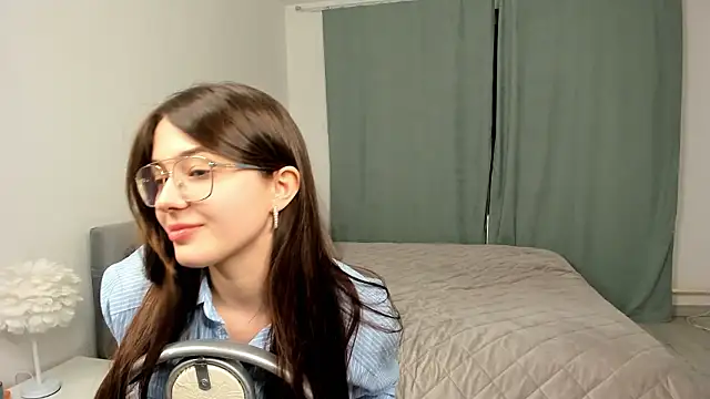 Snapshot of LareeGuzzo chatting on 03-11-26, 06:14 LareeGuzzo online show from 03-11-26, 06:14