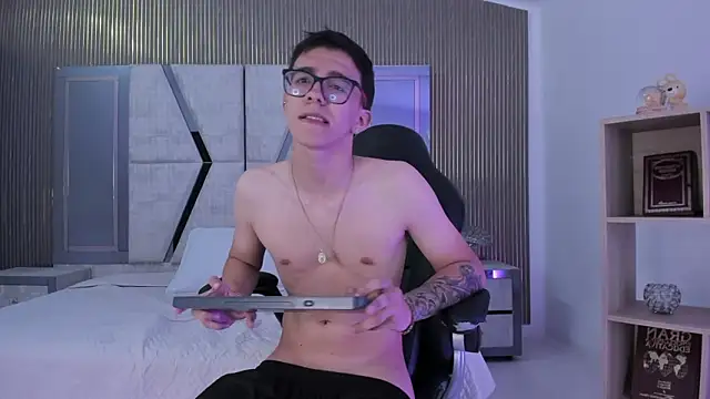 TylerCross  online show from 03-11-26, 11:33