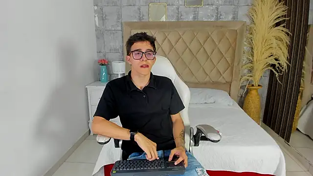 TylerCross  online show from 03-23-26, 08:13